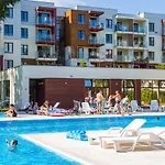 Apartament pomarańczowy z basenem,sauną-blisko morza.